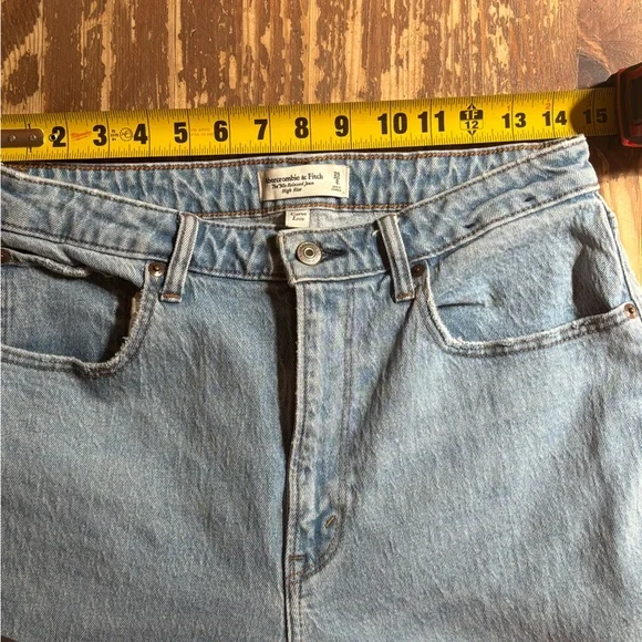 Abercrombie & Fitch Light Wash Denim Jeans - Picture 7 of 11